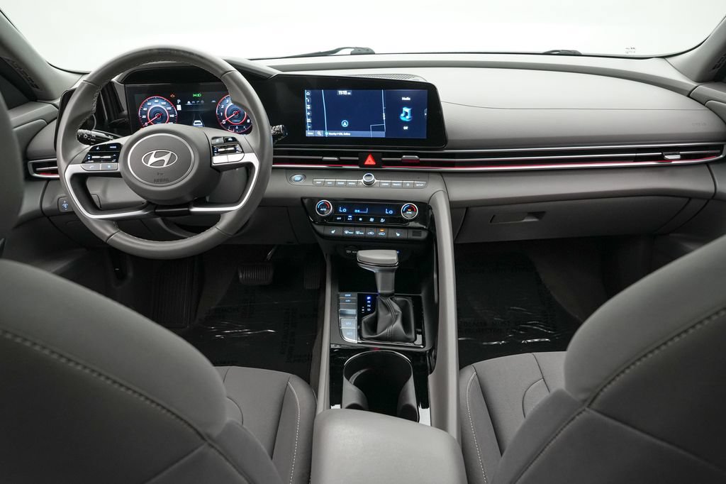 Used 2025 Hyundai Elantra SEL FWD image 14