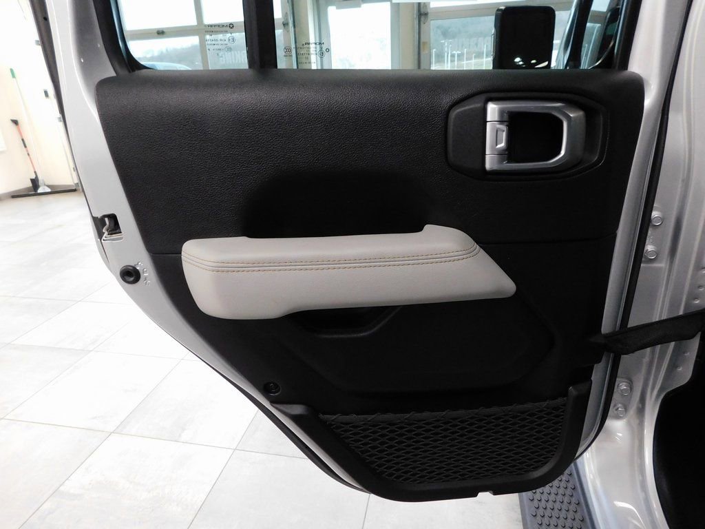 Used 2022 Jeep Wrangler Unlimited Sahara image 27