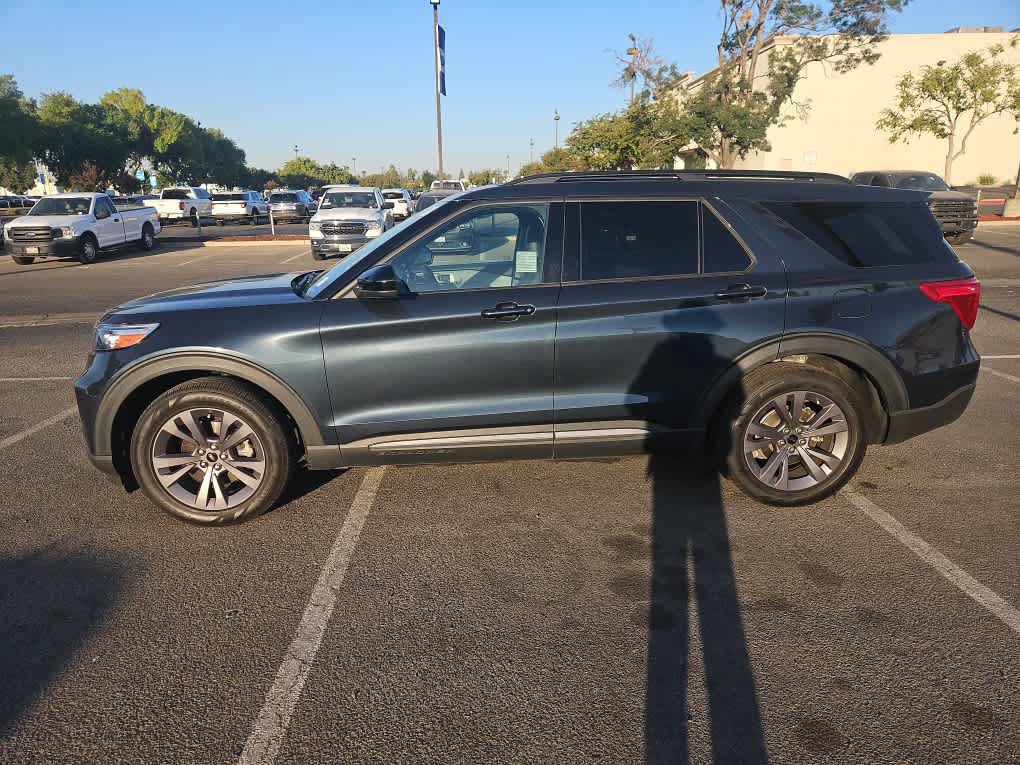 Certified 2023 Ford Explorer XLT w/ Equipment Group 202A RWD image 4