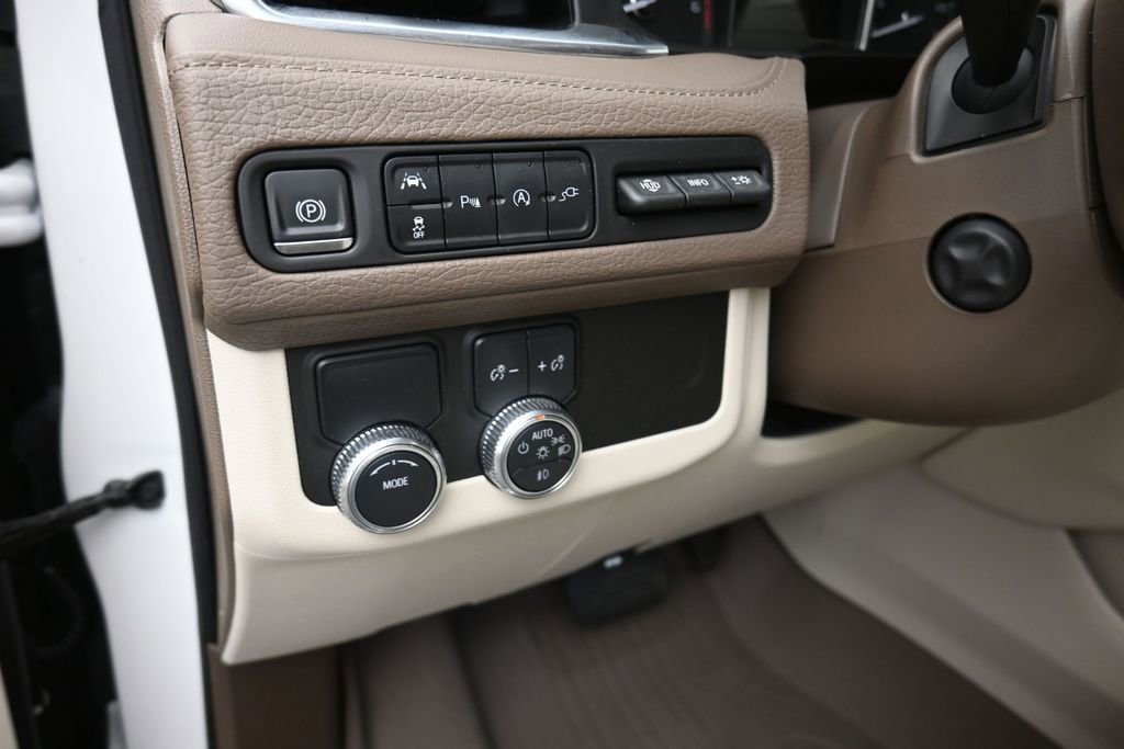Used 2021 GMC Yukon XL Denali w/ Denali Premium Package RWD image 13