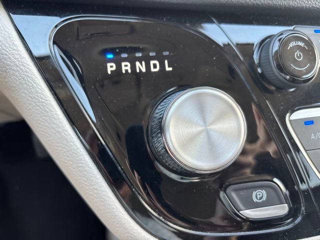 Used 2024 Chrysler Pacifica Limited FWD image 27