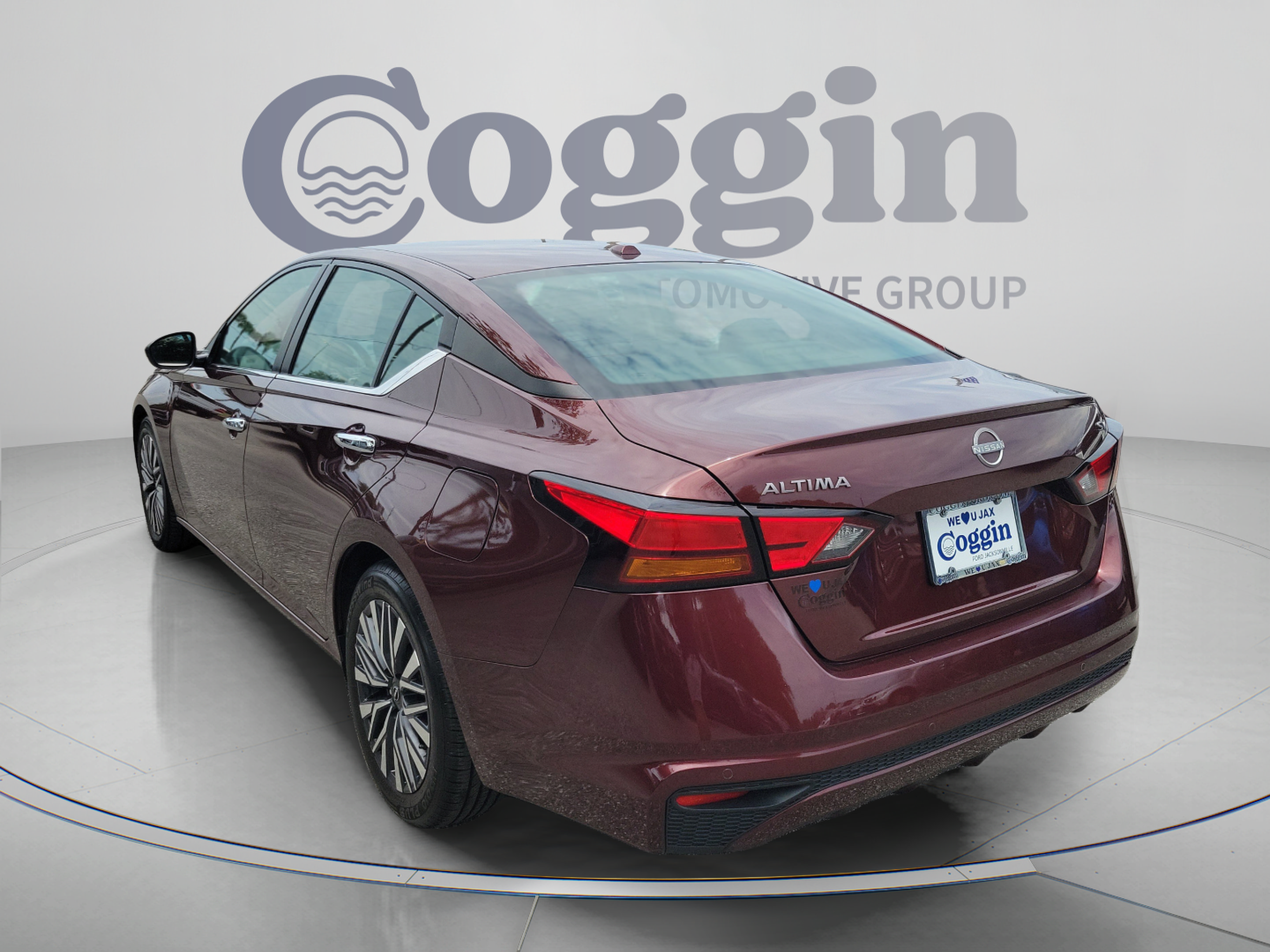 Used 2024 Nissan Altima 2.5 SV FWD image 2