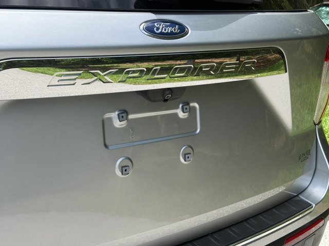 Certified 2022 Ford Explorer Limited w/ Equipment Group 301A RWD image 13