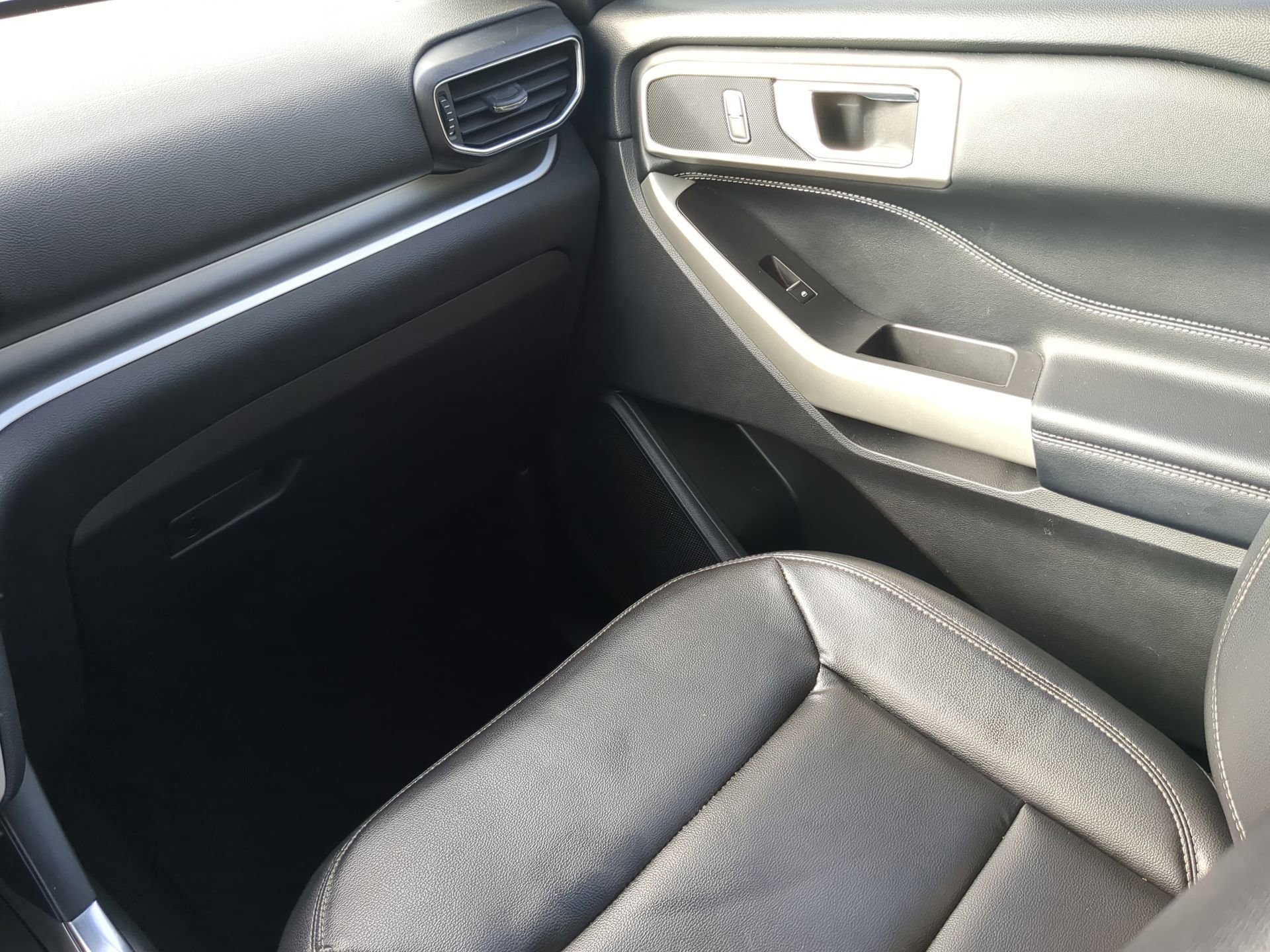 Certified 2020 Ford Explorer XLT w/ Equipment Group 202A image 45