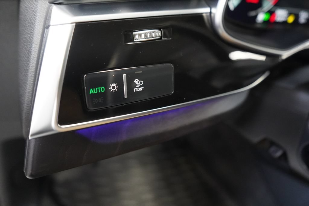 Used 2022 Audi Q8 Prestige w/ Prestige Package AWD/4WD image 33