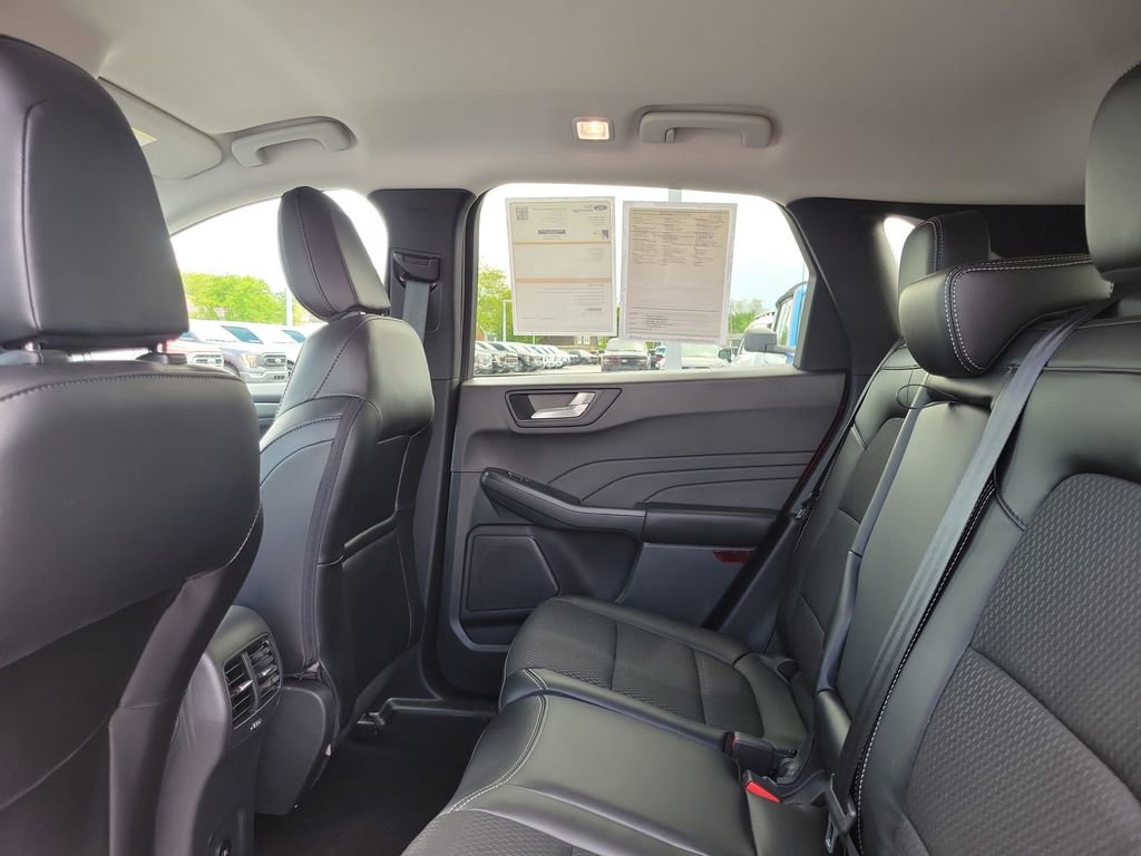 Certified 2025 Ford Escape SE FWD image 14