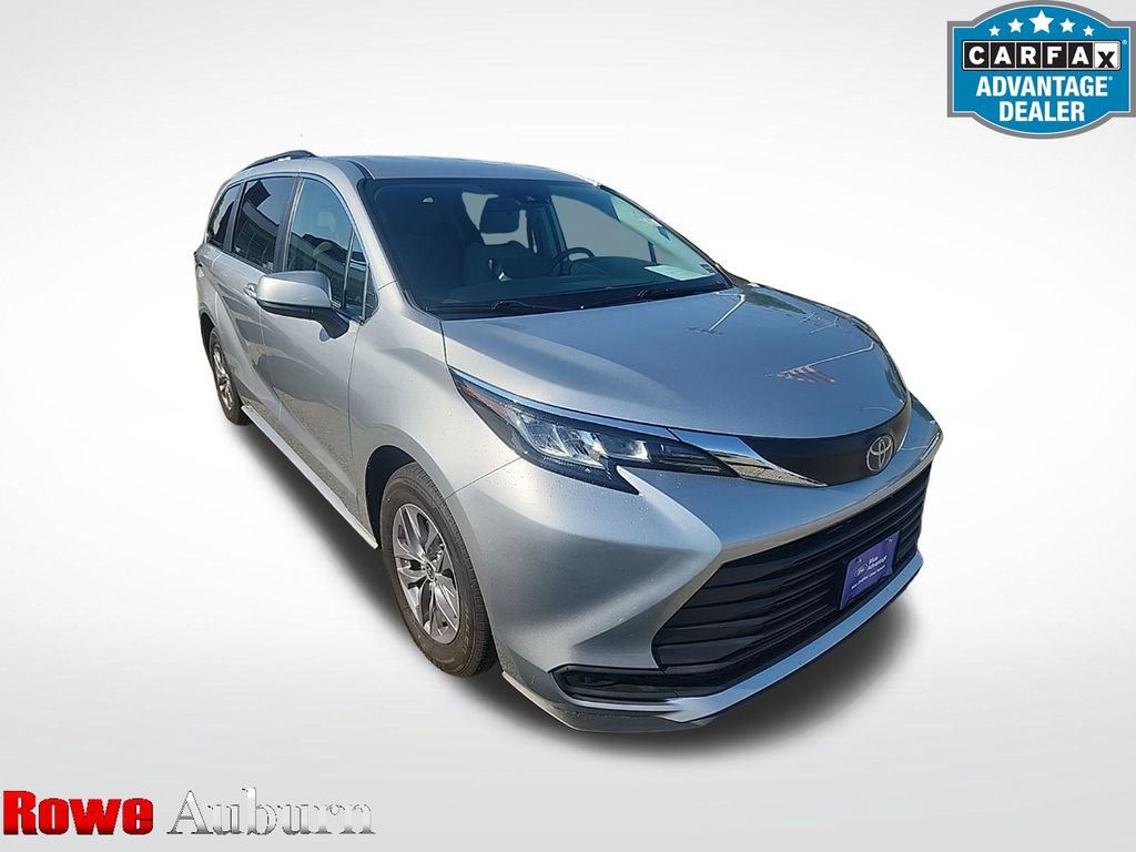Used 2022 Toyota Sienna LE AWD/4WD video 1