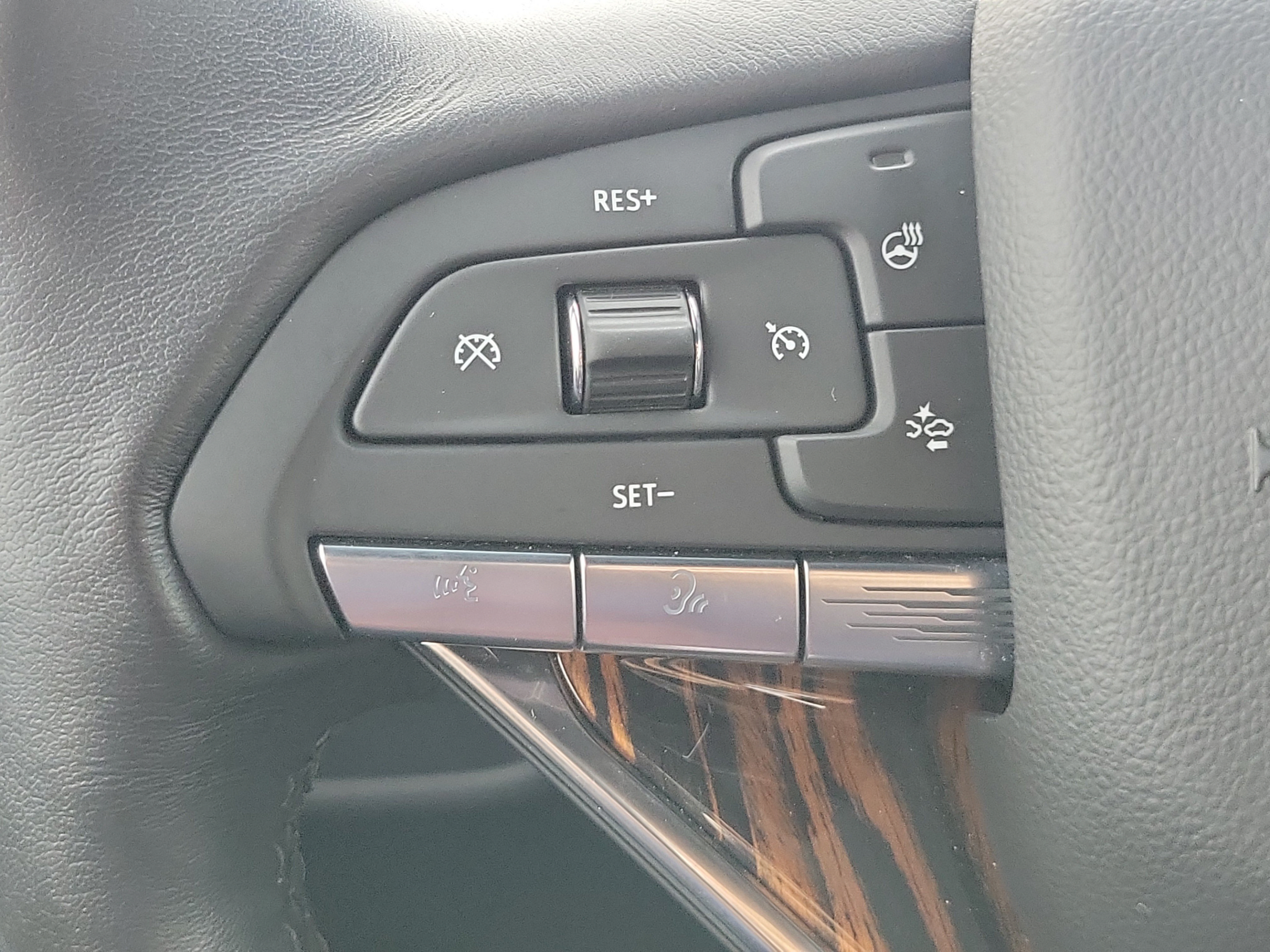 Used 2024 Cadillac Escalade Luxury w/ LPO, Floor Liner Package AWD/4WD image 23