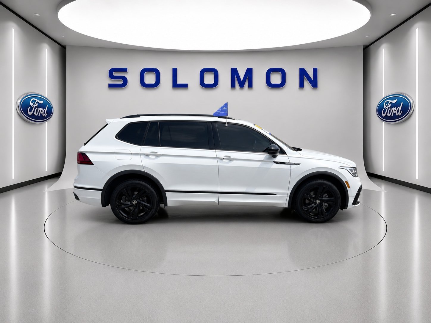 Used 2023 Volkswagen Tiguan SE R-Line FWD image 4