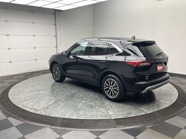 Certified 2023 Ford Escape SE FWD image 2