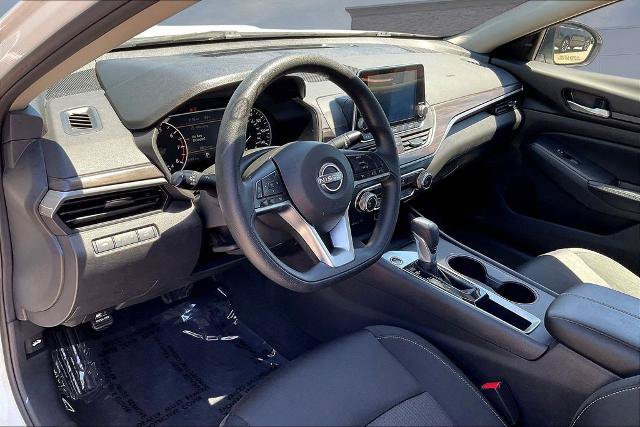 Used 2025 Nissan Altima 2.5 SV FWD image 17