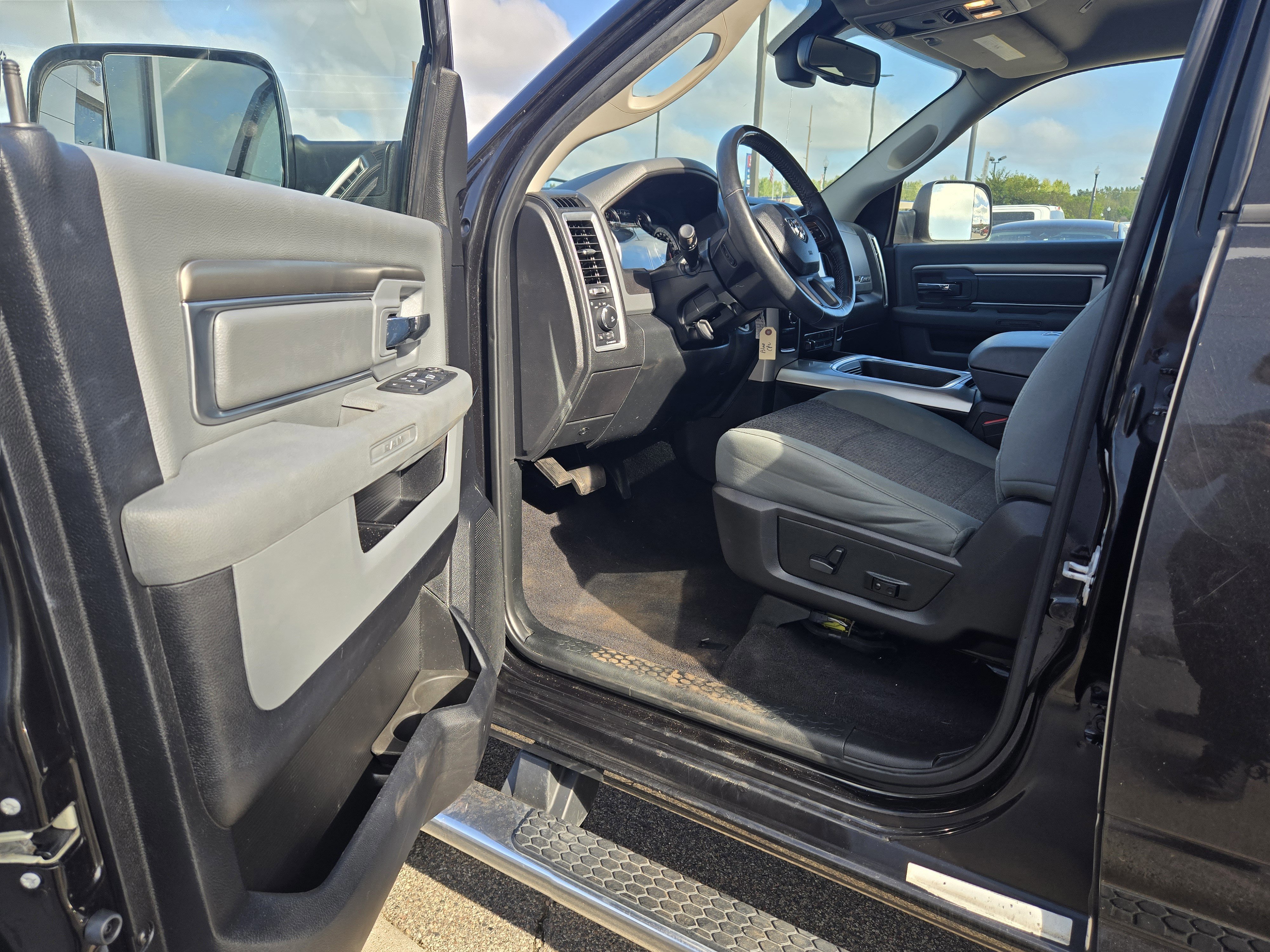 Used 2018 RAM 3500 Big Horn image 14