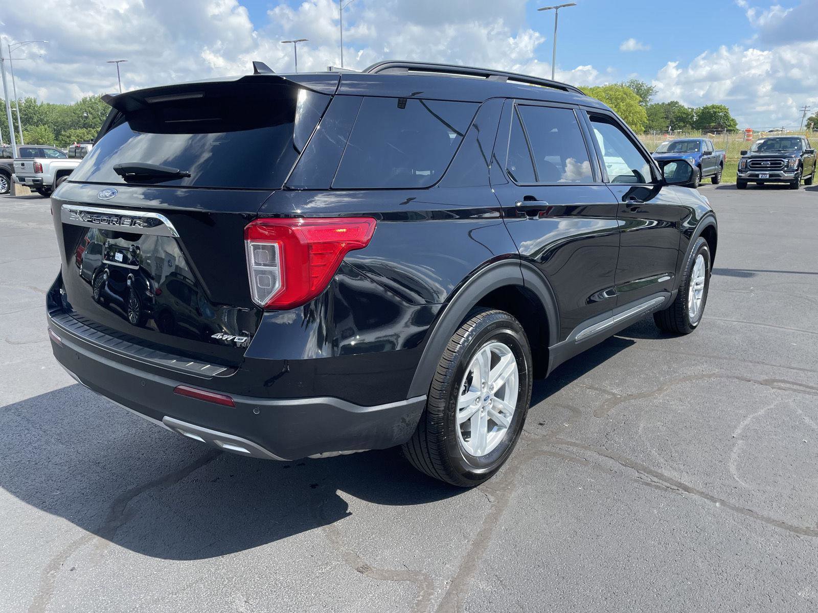 Certified 2023 Ford Explorer XLT w/ Equipment Group 202A AWD/4WD image 5