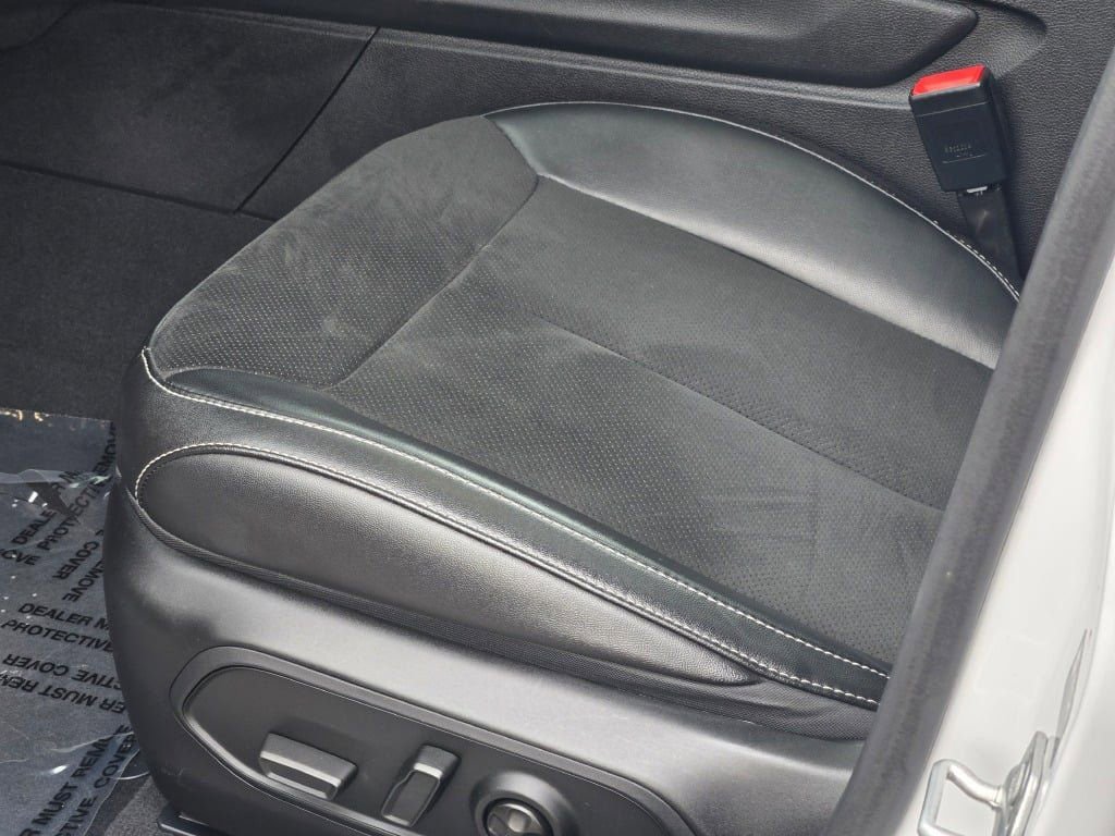 Used 2023 Jeep Grand Cherokee Altitude AWD/4WD image 24