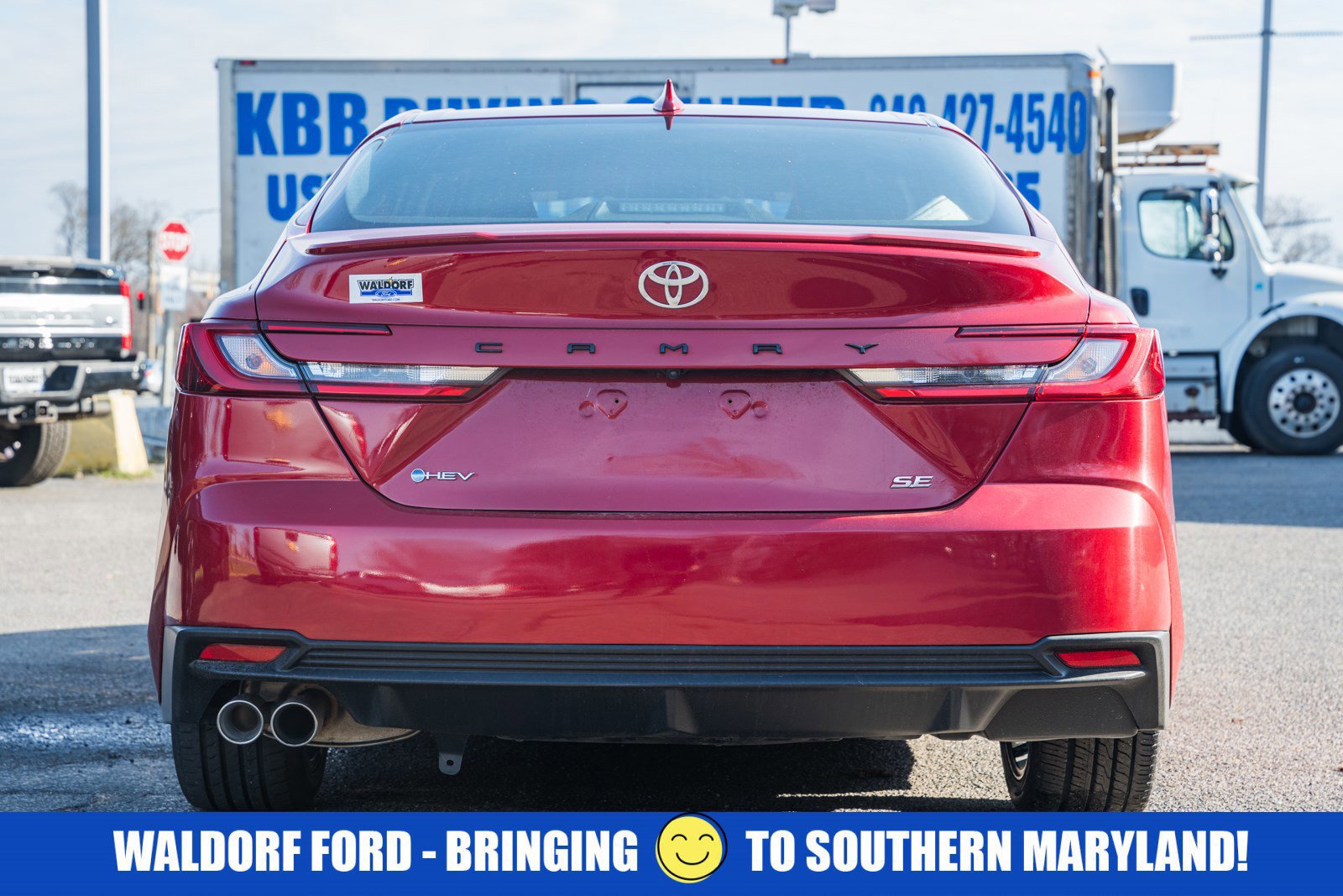 Used 2025 Toyota Camry SE image 4