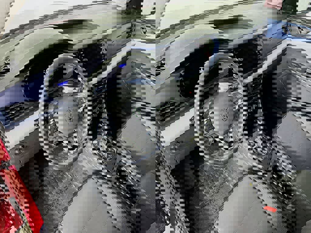 Used 2023 Volkswagen Taos SE w/ Panoramic Sunroof Package image 2