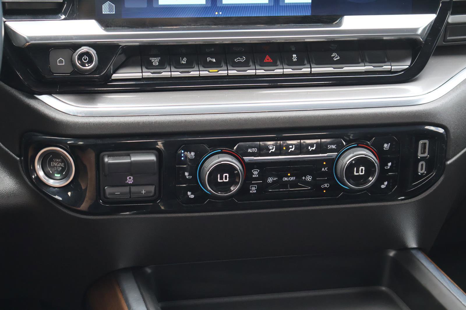 Used 2024 Chevrolet Silverado 2500 High Country w/ High Country Premium Package image 25