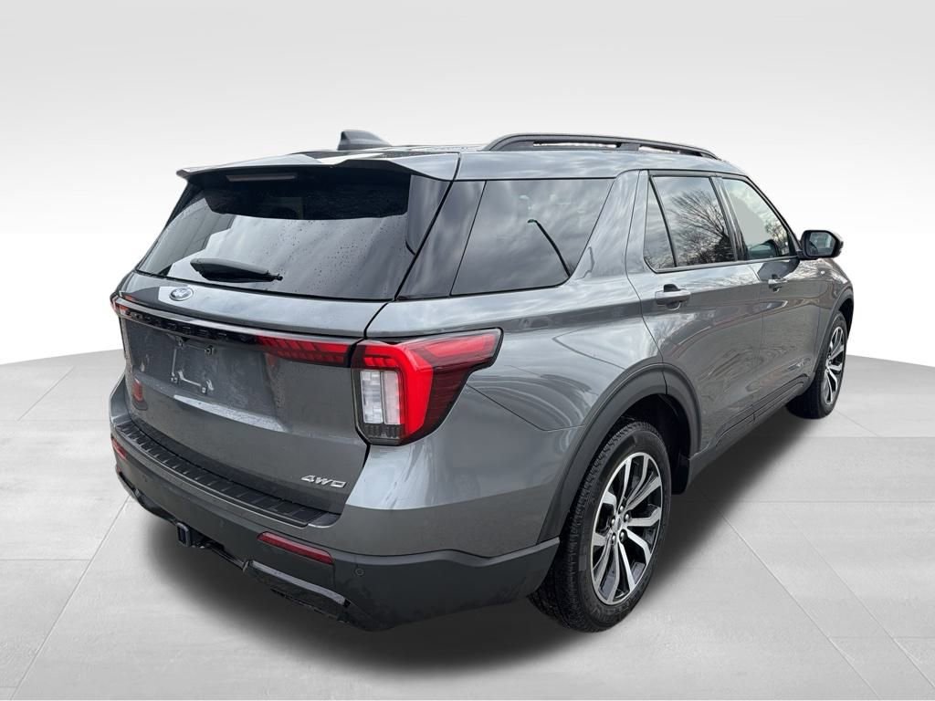 Certified 2025 Ford Explorer ST-Line image 4