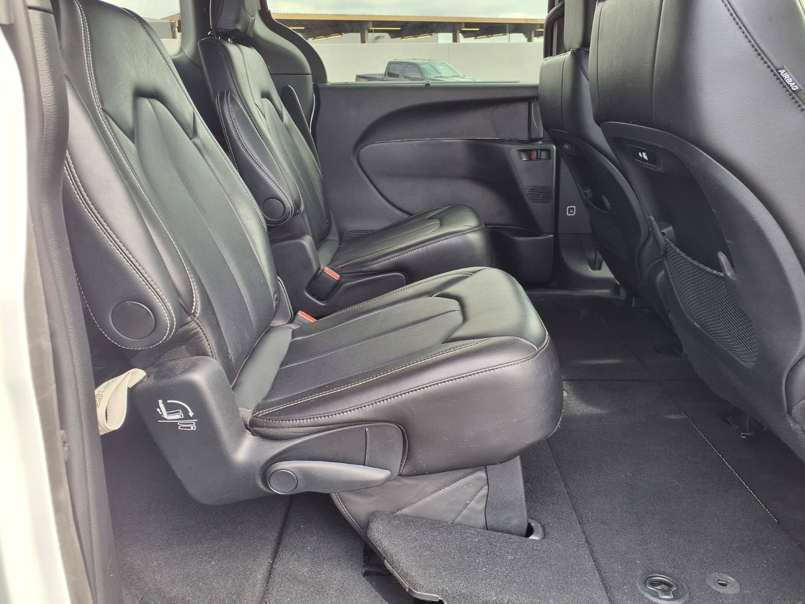Used 2025 Chrysler Pacifica Select FWD image 14