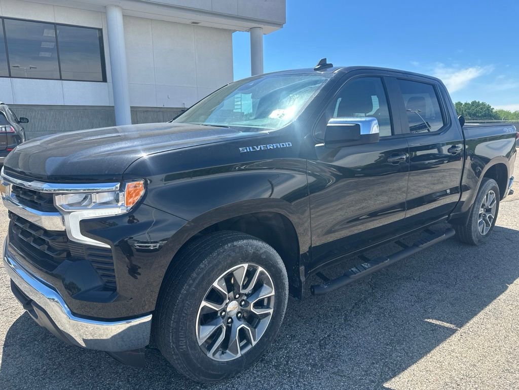 Used 2024 Chevrolet Silverado 1500 LT AWD/4WD image 3