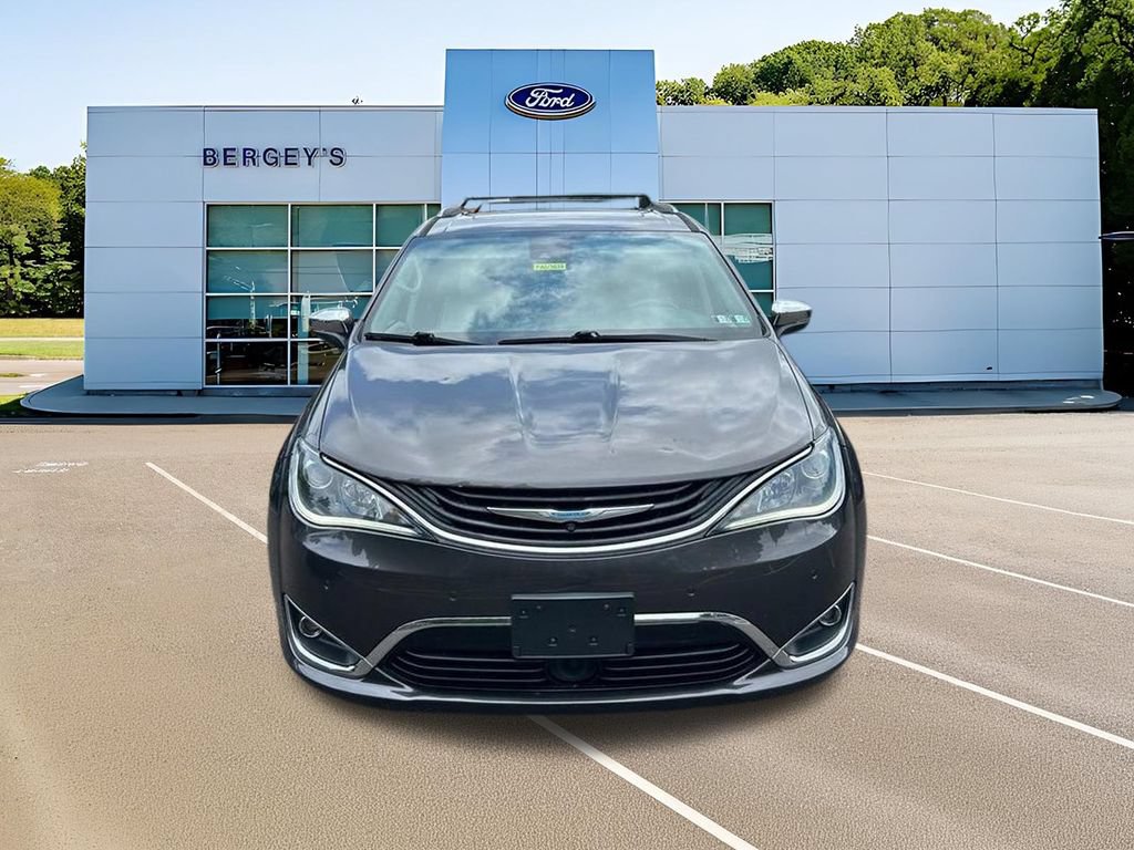 Used 2017 Chrysler Pacifica Platinum FWD image 2