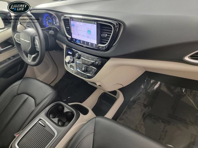 Used 2024 Chrysler Pacifica Touring-L FWD image 19