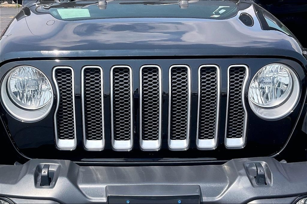 Used 2018 Jeep Wrangler Unlimited Sahara AWD/4WD image 29