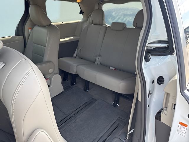 Used 2017 Toyota Sienna XLE w/ XLE Navigation Package AWD/4WD image 10