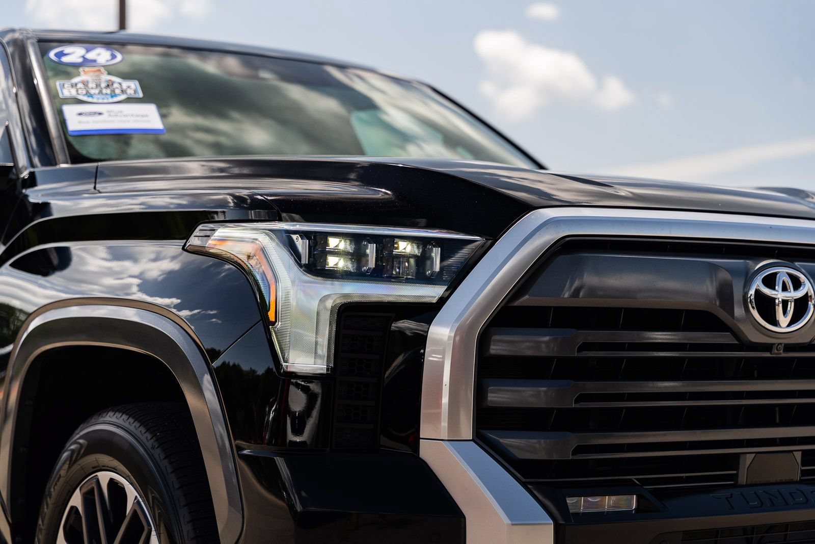Used 2024 Toyota Tundra Limited AWD/4WD image 10