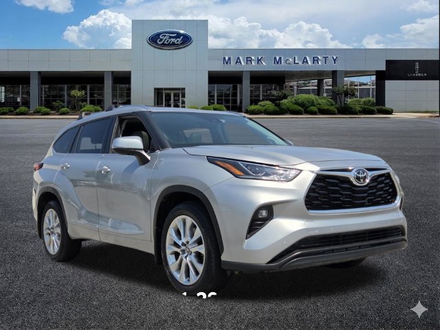 Used 2023 Toyota Highlander Limited FWD image 7