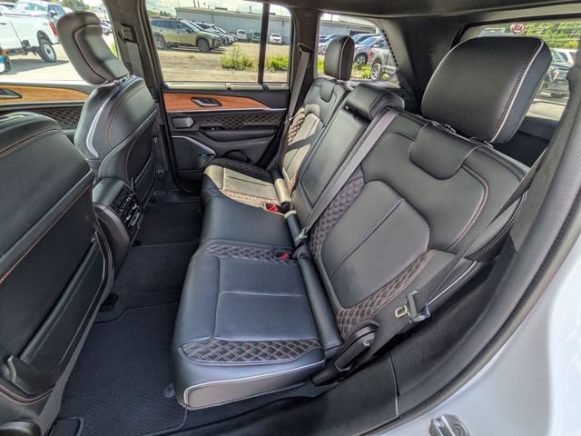 Used 2023 Jeep Grand Cherokee Summit AWD/4WD image 18
