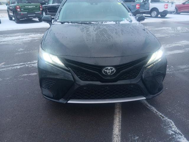 Used 2018 Toyota Camry XSE image 3