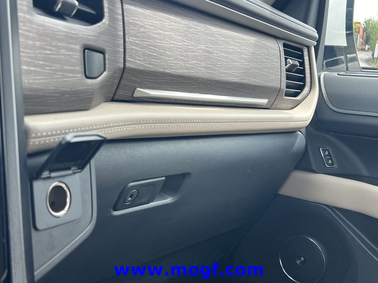 Certified 2023 Ford Expedition Limited AWD/4WD image 11