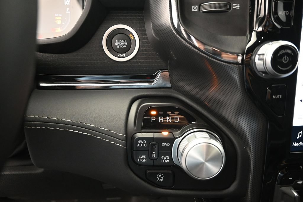 Used 2024 RAM 1500 Limited AWD/4WD image 22