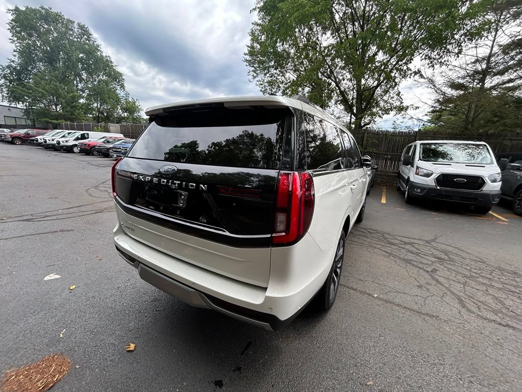 Certified 2025 Ford Expedition Platinum w/ Driver's Package AWD/4WD image 10