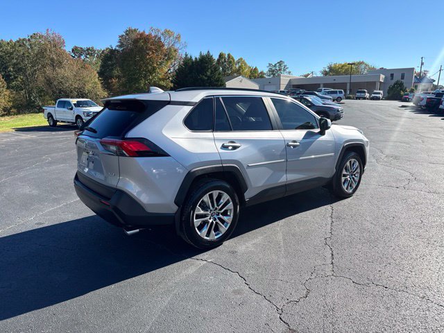 Used 2019 Toyota RAV4 XLE Premium FWD image 3