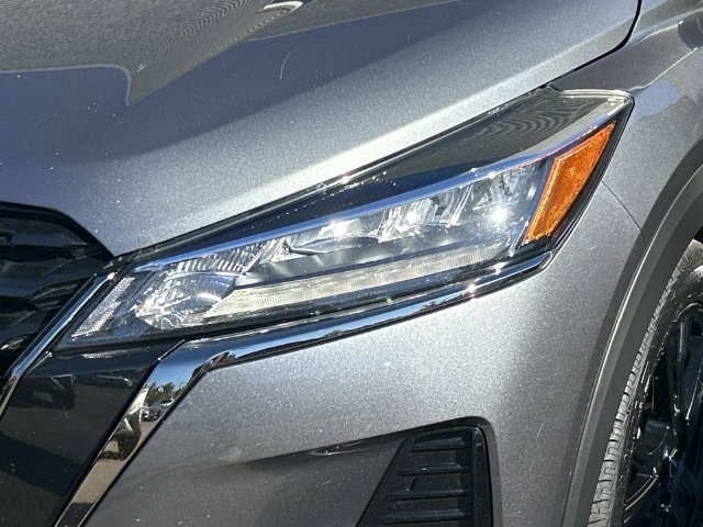 Used 2022 Nissan Kicks SR FWD image 9
