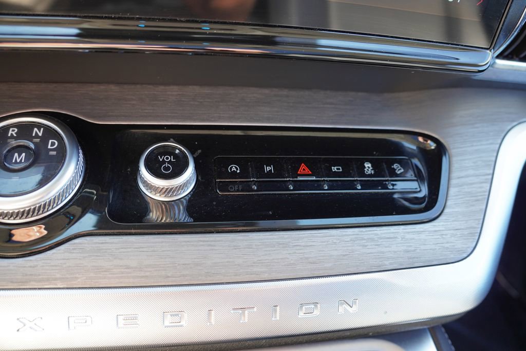 Certified 2025 Ford Expedition Platinum AWD/4WD image 34