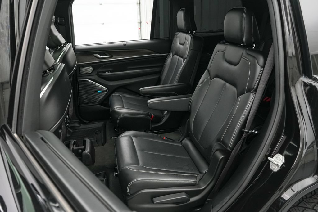 Used 2021 Jeep Grand Cherokee L Overland w/ Luxury Tech Group IV AWD/4WD image 20