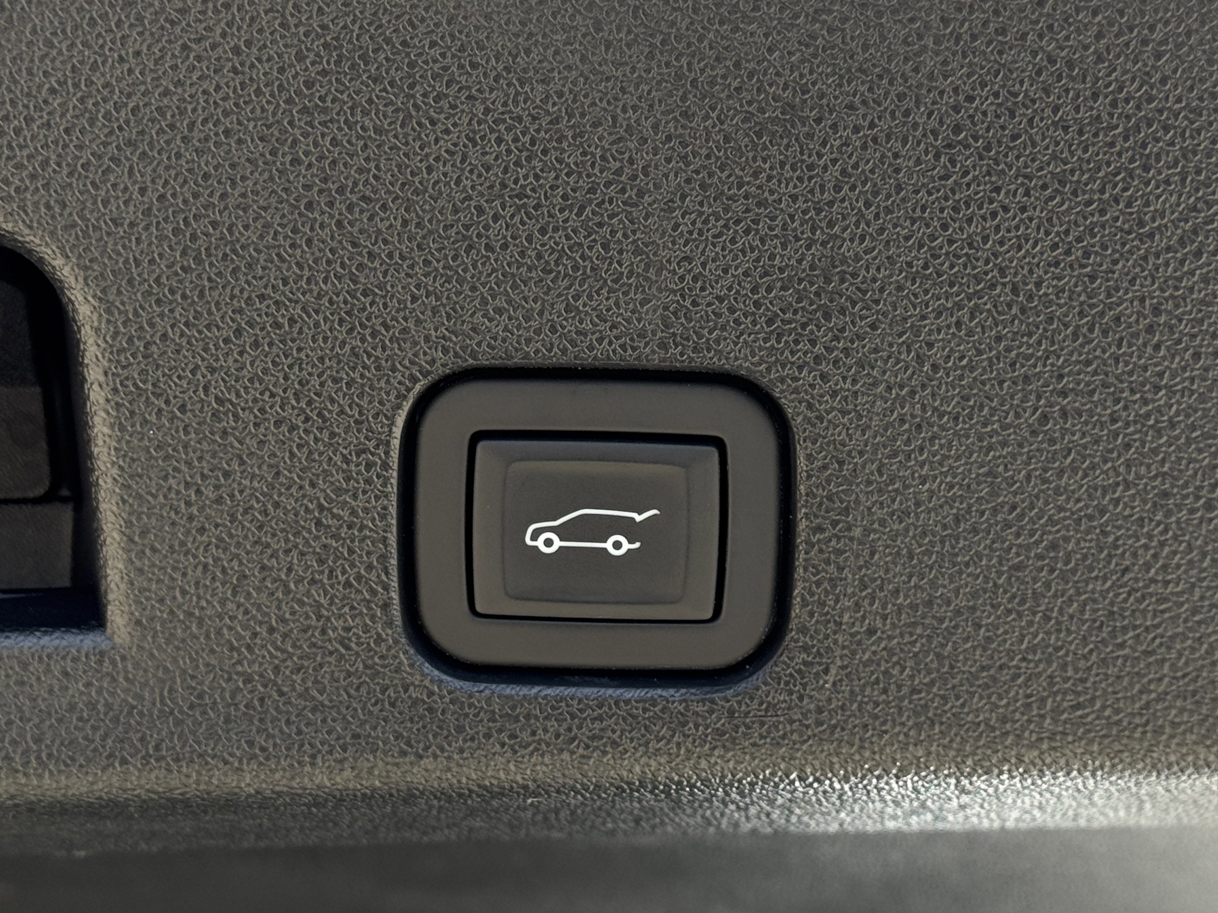 Used 2025 GMC Acadia Elevation image 13