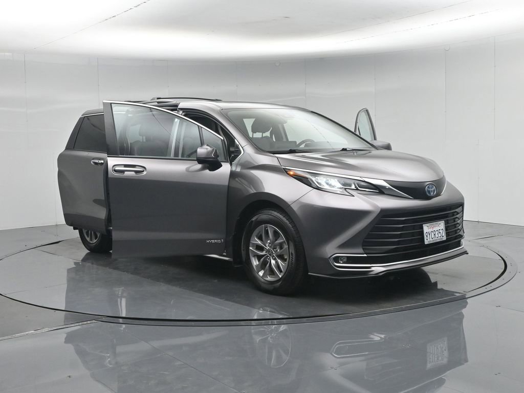 Used 2021 Toyota Sienna XLE FWD image 37