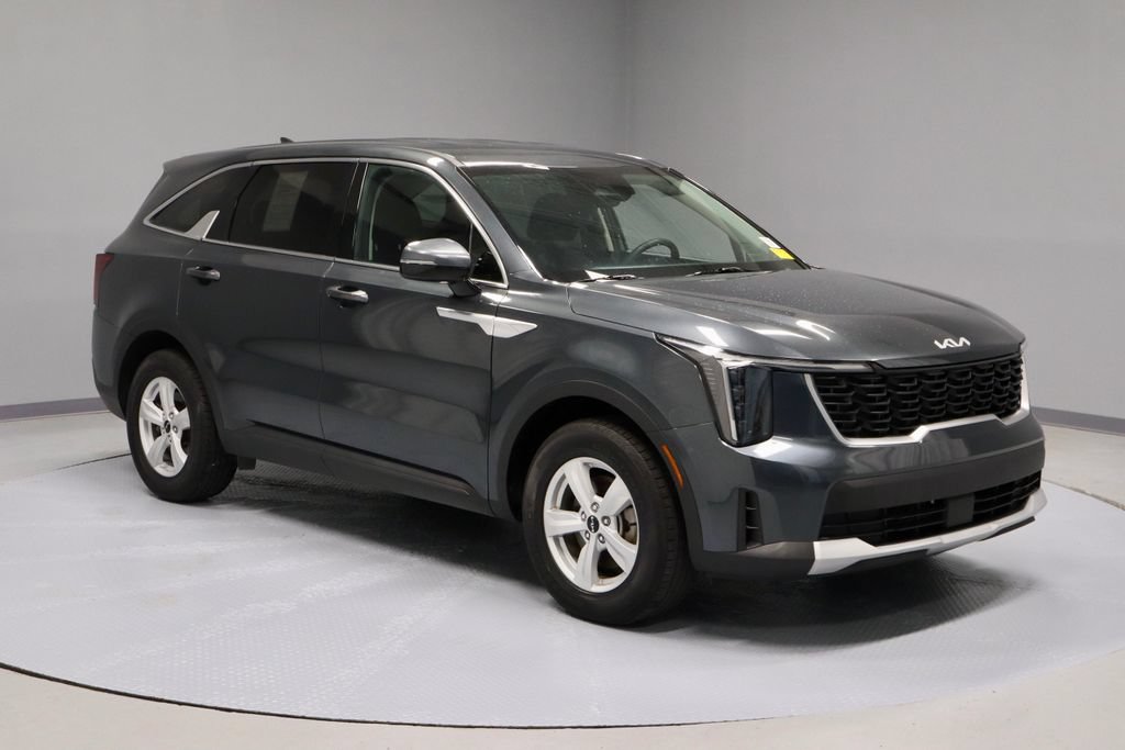 Used 2025 Kia Sorento LX FWD image 1