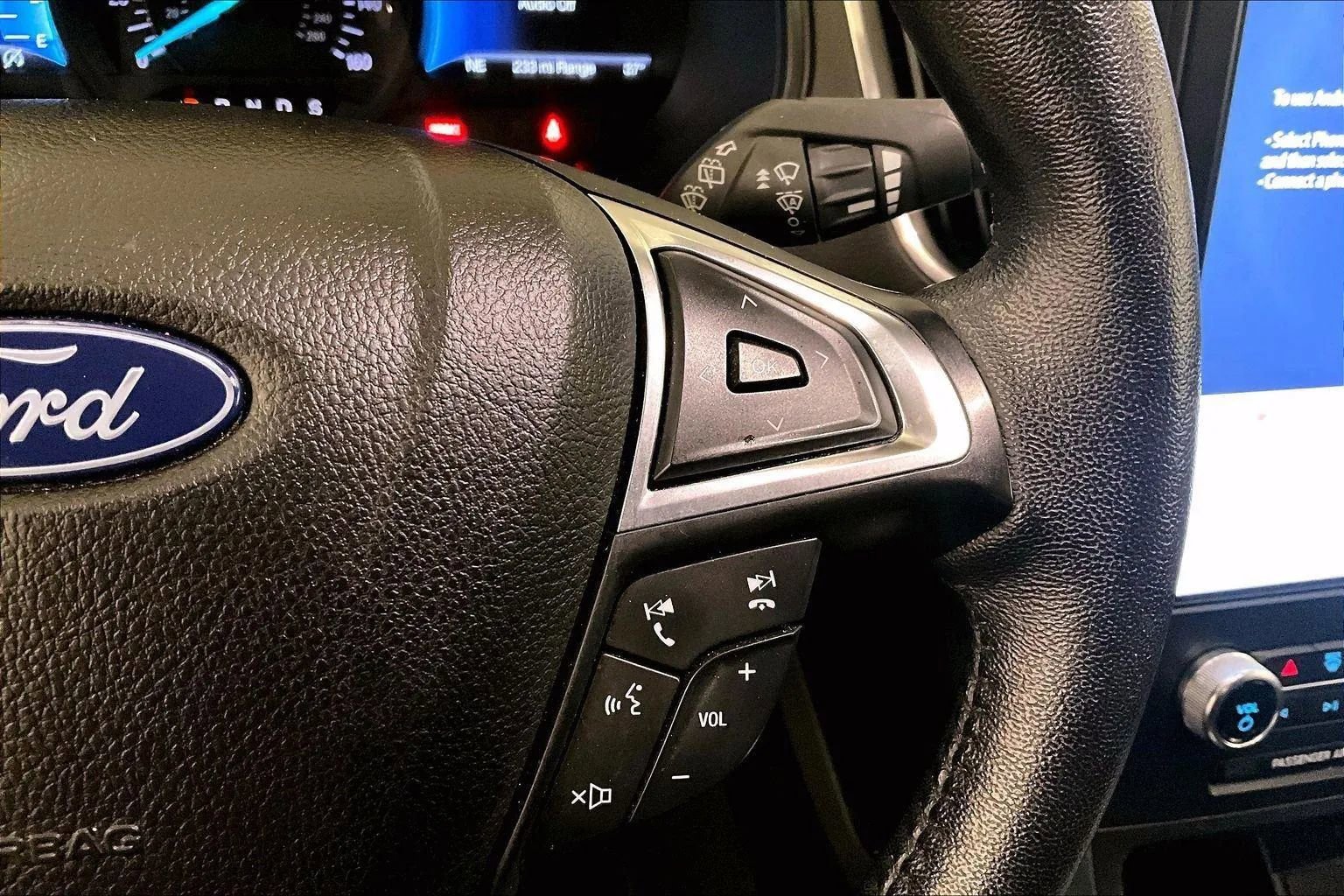 Certified 2023 Ford Edge Titanium image 18