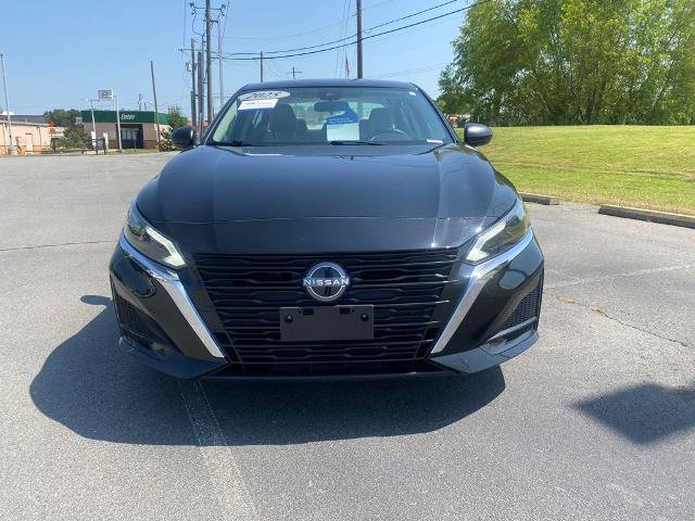 Used 2025 Nissan Altima 2.5 SV FWD image 2