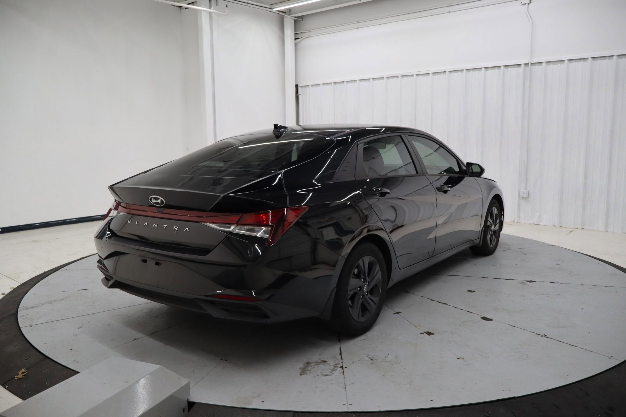 Used 2022 Hyundai Elantra SEL w/ Preferred Accessory Package image 5