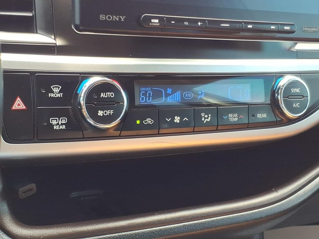 Used 2019 Toyota Highlander Limited FWD image 22