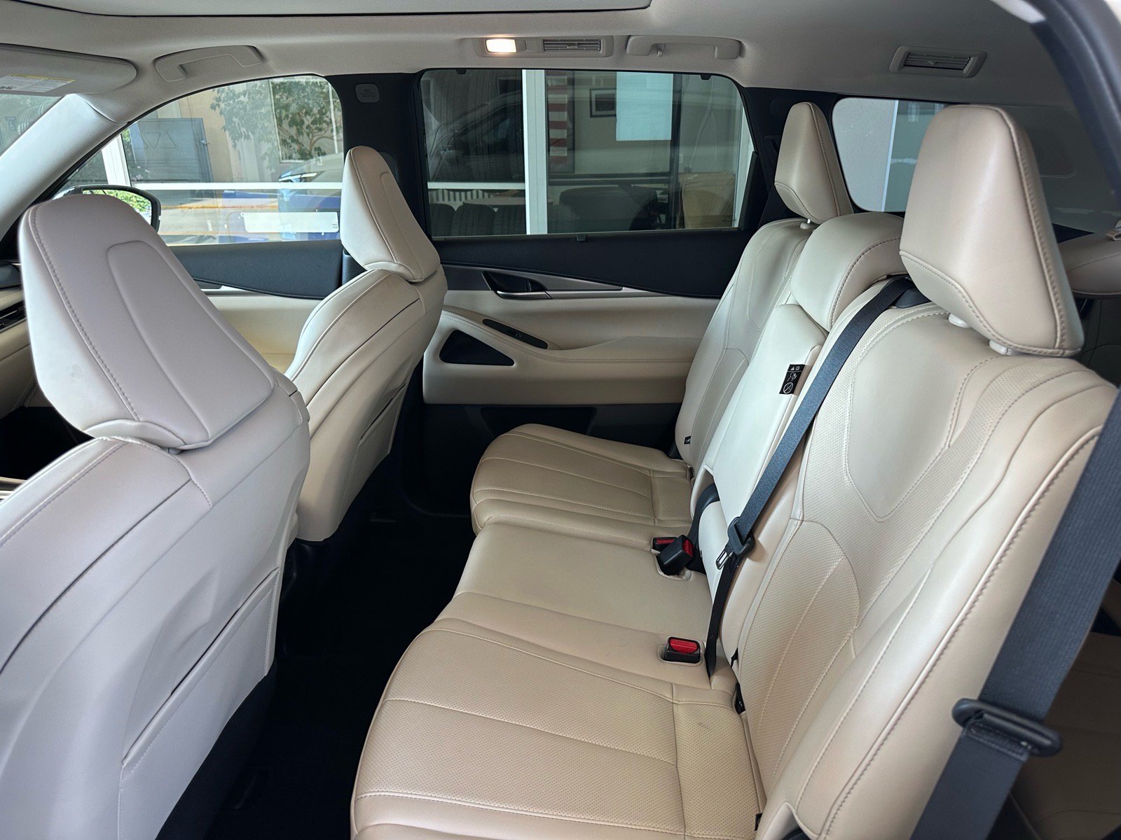 Used 2023 INFINITI QX60 Luxe w/ Cargo Package FWD image 21