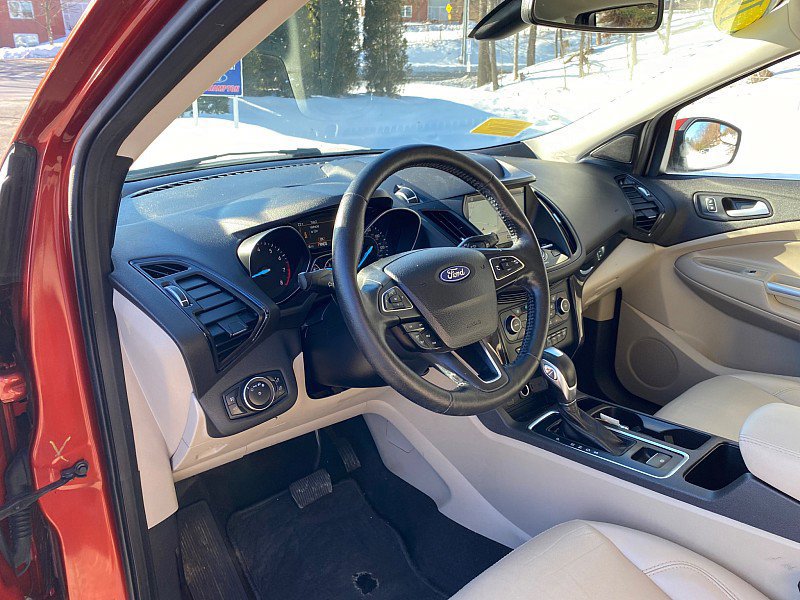 Certified 2019 Ford Escape Titanium AWD/4WD image 22