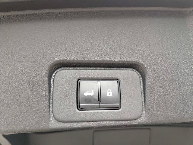 Used 2025 Nissan Rogue SV FWD image 14