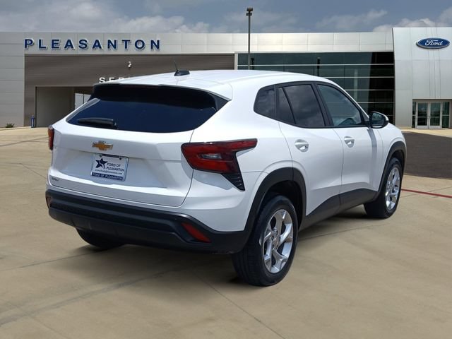 Used 2025 Chevrolet Trax LS w/ LS Convenience Package FWD image 5